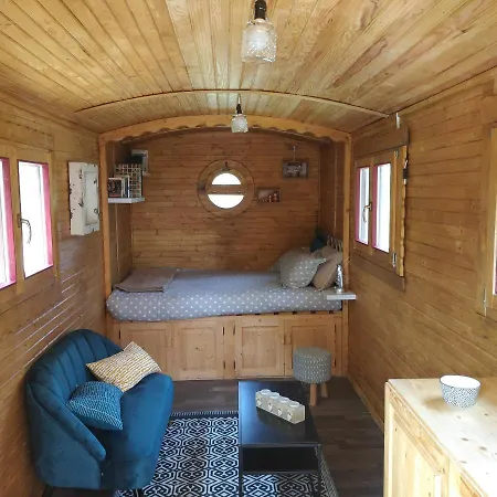Holiday home La Roulotte Du Moulin De Palet *