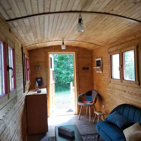 La Roulotte Du Moulin De Palet Holiday home Bauge-en-Anjou
